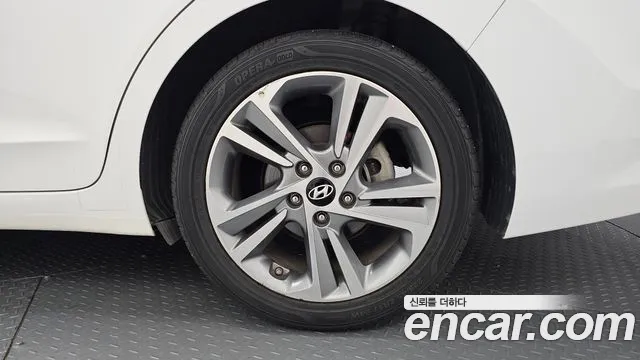 Hyundai Avante 2017 thumb 5