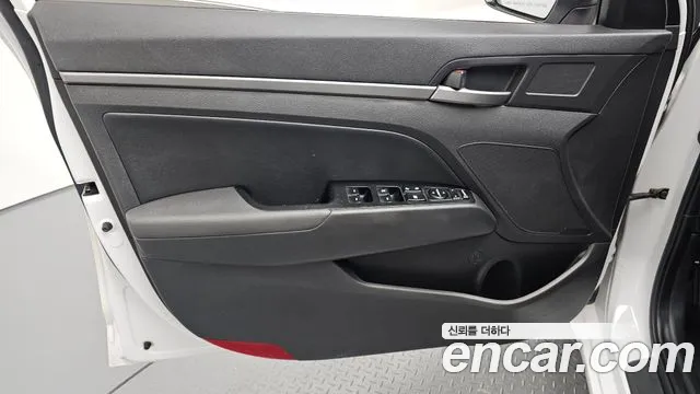 Hyundai Avante 2017 thumb 2