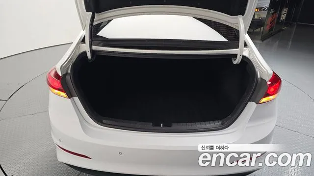 Hyundai Avante 2017 thumb 10