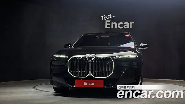 BMW i7 2023 thumb 7