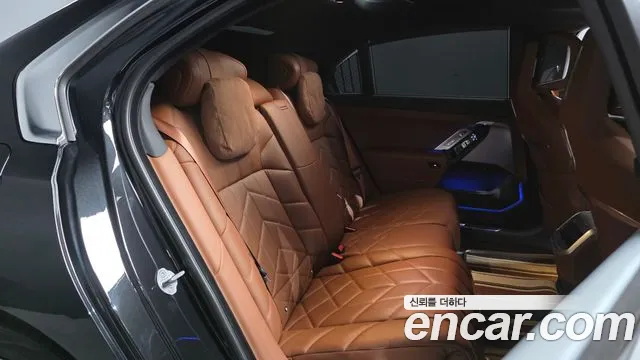 BMW i7 2023 thumb 6