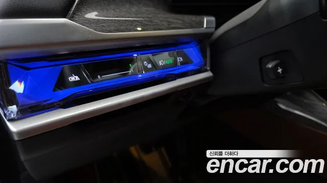 BMW i7 2023 thumb 2