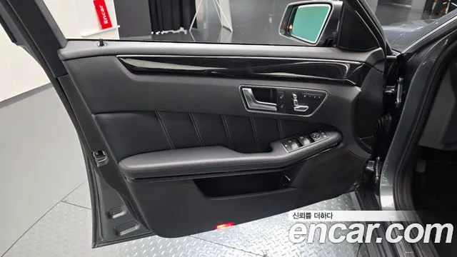 Mercedes-Benz E-Класс 2015 thumb 10