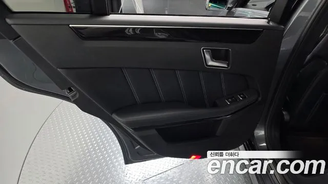 Mercedes-Benz E-Класс 2015 thumb 11