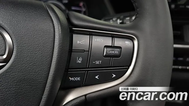 Lexus UX 2023 thumb 3