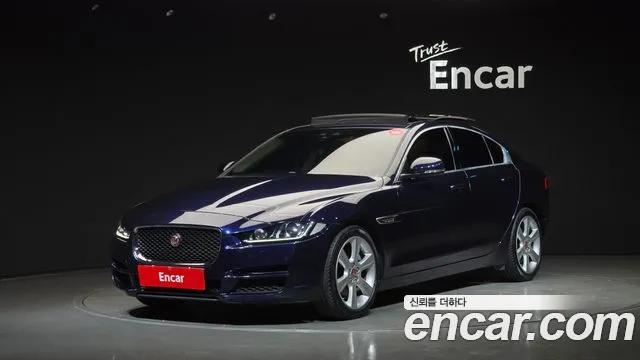 Jaguar XE 2019 thumb 12