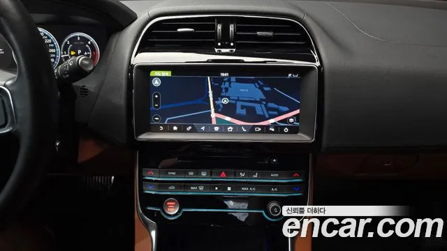 Jaguar XE 2019 thumb 6
