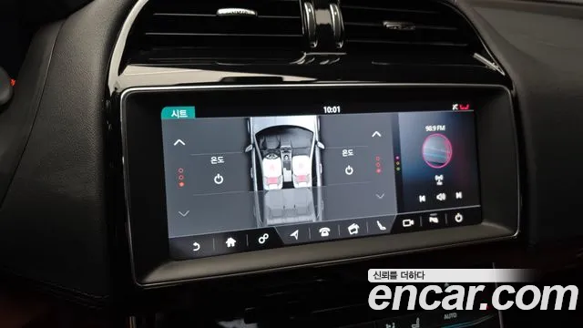 Jaguar XE 2019 thumb 5