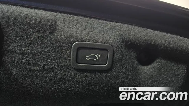 Jaguar XE 2019 thumb 11