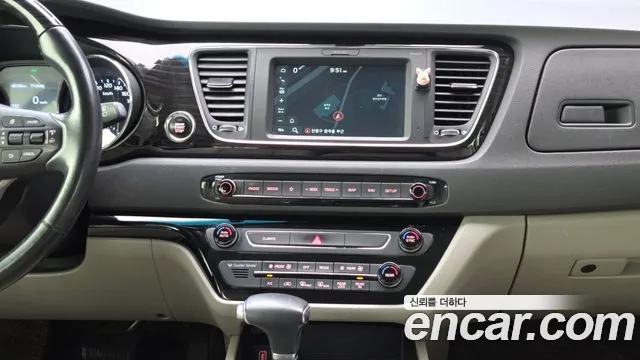 Kia Carnival 2018 thumb 2