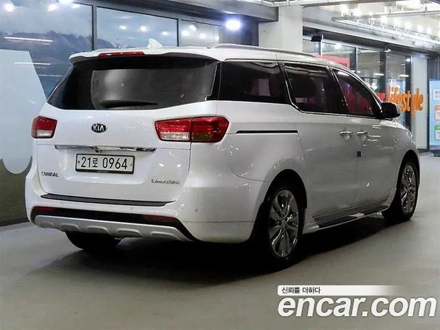 Kia Carnival 2016 thumb 3