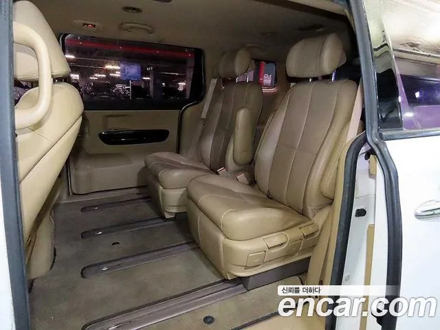 Kia Carnival 2016 thumb 9