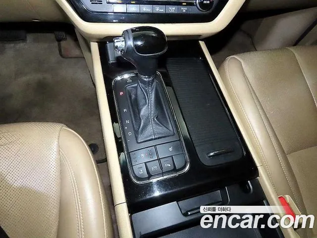 Kia Carnival 2016 thumb 11