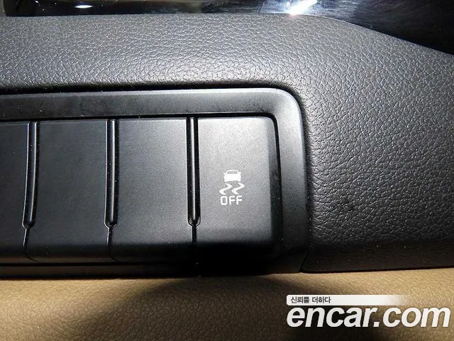 Kia Carnival 2016 thumb 12