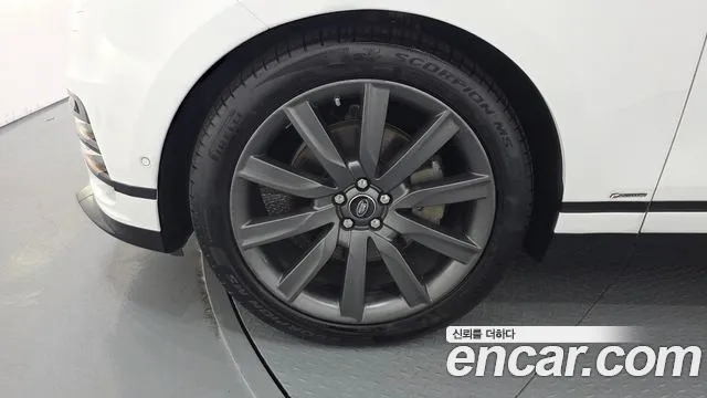 Land Rover Range Rover Velar 2018 thumb 9
