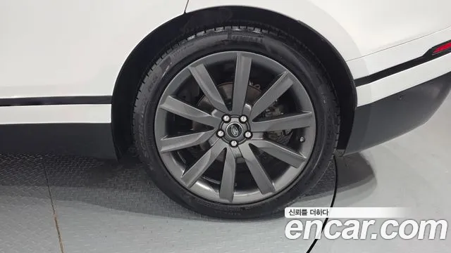 Land Rover Range Rover Velar 2018 thumb 11