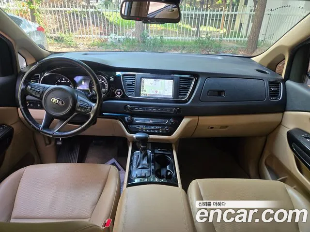 Kia Carnival 2018 thumb 8