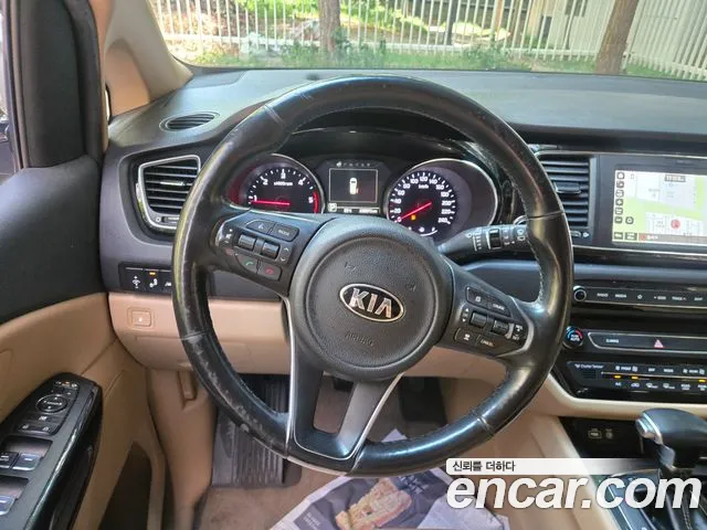 Kia Carnival 2018 thumb 5