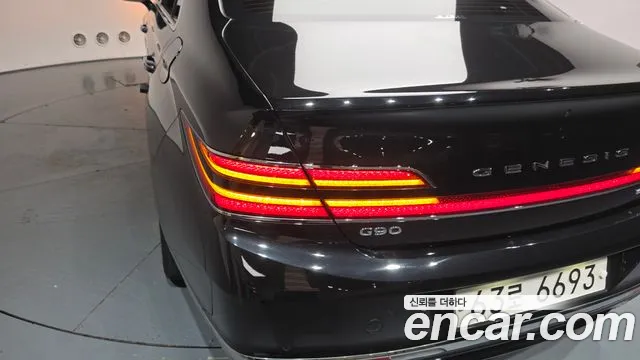 Genesis G90 2019 thumb 11