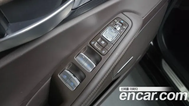 Genesis G90 2019 thumb 2