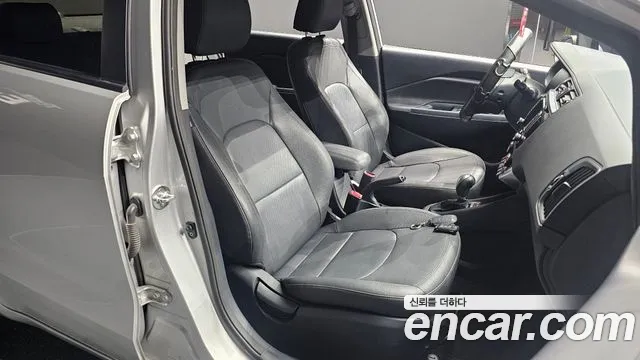 Kia Pride 2015 thumb 12