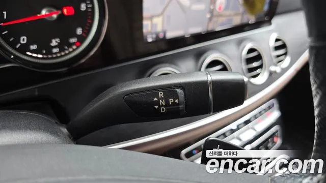 Mercedes-Benz E-Класс 2016 thumb 11