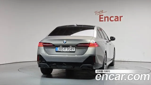 BMW 5 серии 2025 thumb 2