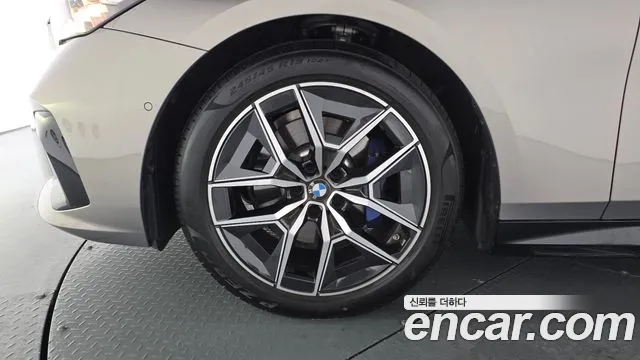 BMW 5 серии 2025 thumb 3