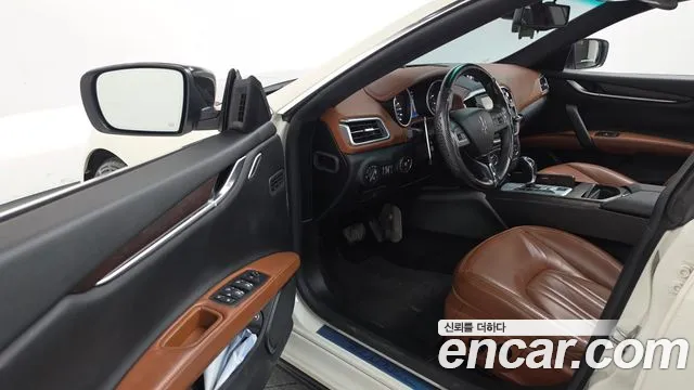 Maserati Ghibli 2014 thumb 2