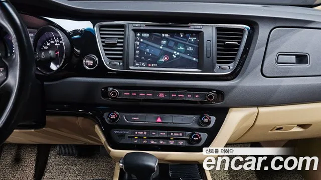 Kia Carnival 2016 thumb 7