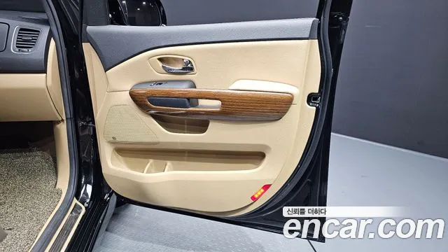 Kia Carnival 2016 thumb 8