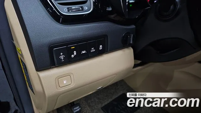 Kia Carnival 2016 thumb 11
