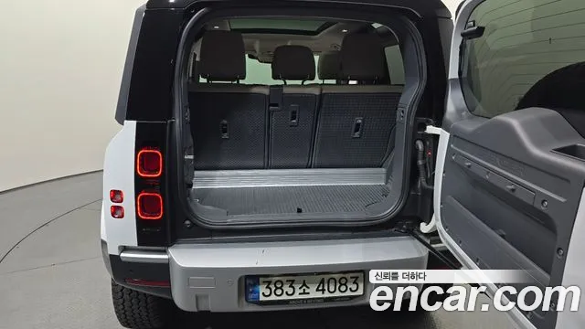 Land Rover Defender 2021 thumb 12