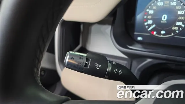 Land Rover Defender 2021 thumb 2