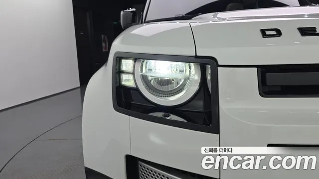 Land Rover Defender 2021 thumb 10