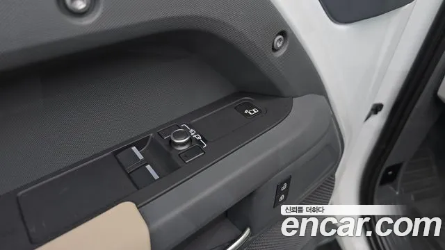Land Rover Defender 2021 thumb 11