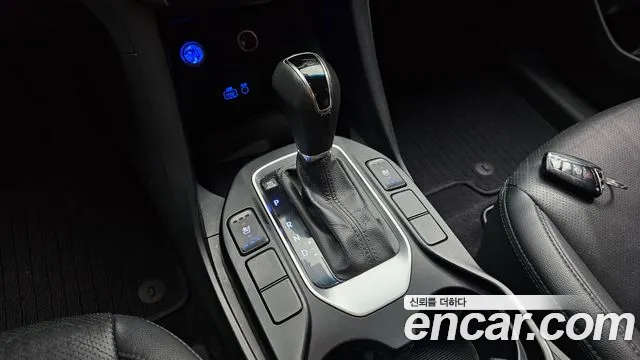 Hyundai Santa Fe 2017 thumb 9