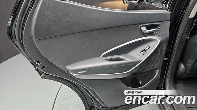 Hyundai Santa Fe 2017 thumb 8