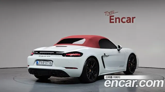 Porsche Cayman 2023 thumb 3