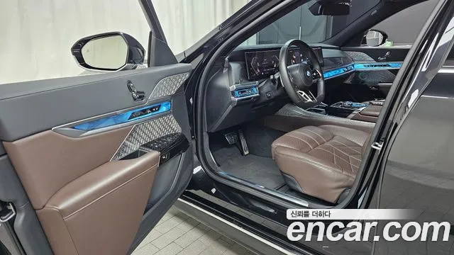 BMW 7 серии 2023 thumb 9