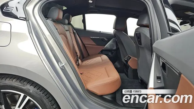 BMW 5 серии 2025 thumb 3