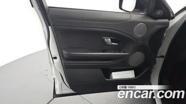 Land Rover Range Rover Evoque 2018 thumb 3