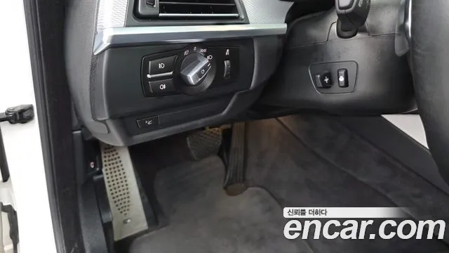 BMW 6-Series 2016 thumb 11
