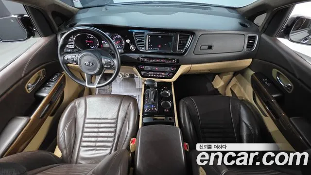 Kia Carnival 2017 thumb 4
