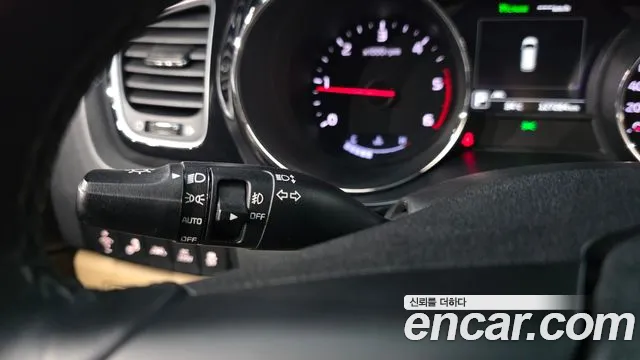 Kia Carnival 2017 thumb 10