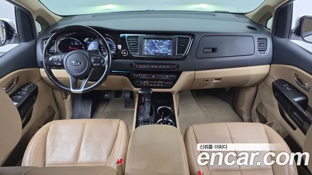 Kia Carnival 2018 thumb 2