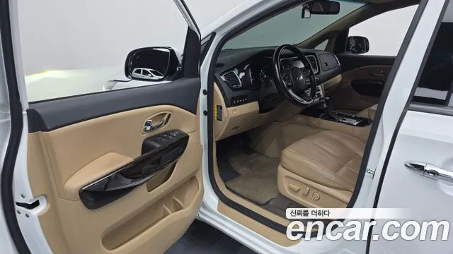 Kia Carnival 2018 thumb 12