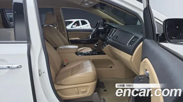 Kia Carnival 2018 thumb 11