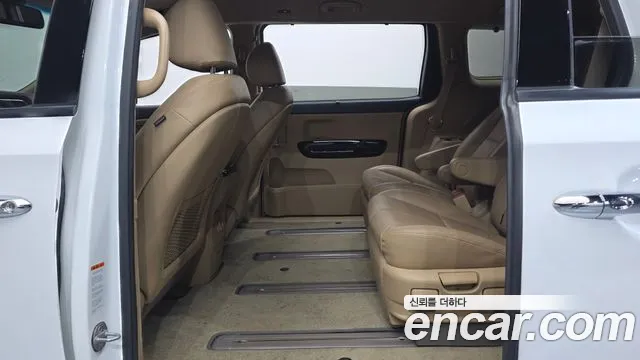 Kia Carnival 2018 thumb 3