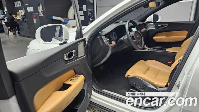Volvo XC60 2021 thumb 3